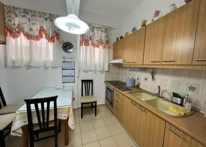 Local Apt Near City Lights 2