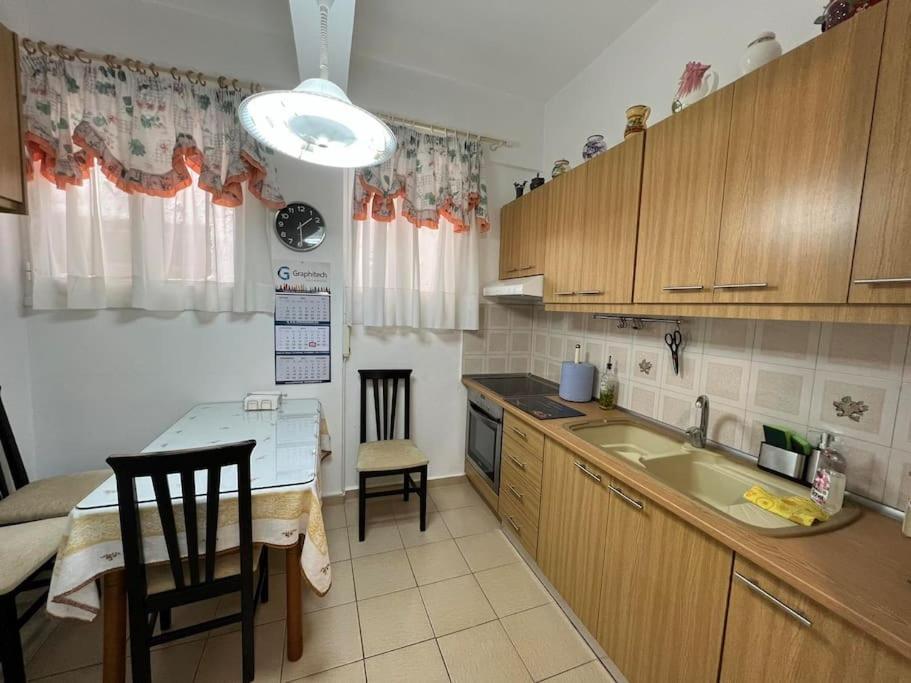 Apartment Local Apt Near Lights 2 *