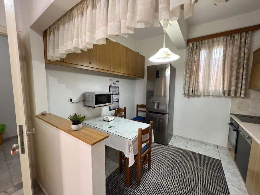Apartment Local Apt Near Lights 2 Iraklio